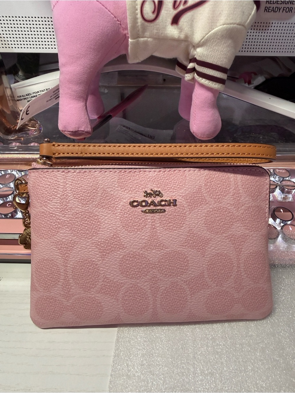 Coach Corner Zip Wristlet In Powder Pink LIMITED EDITION NWT